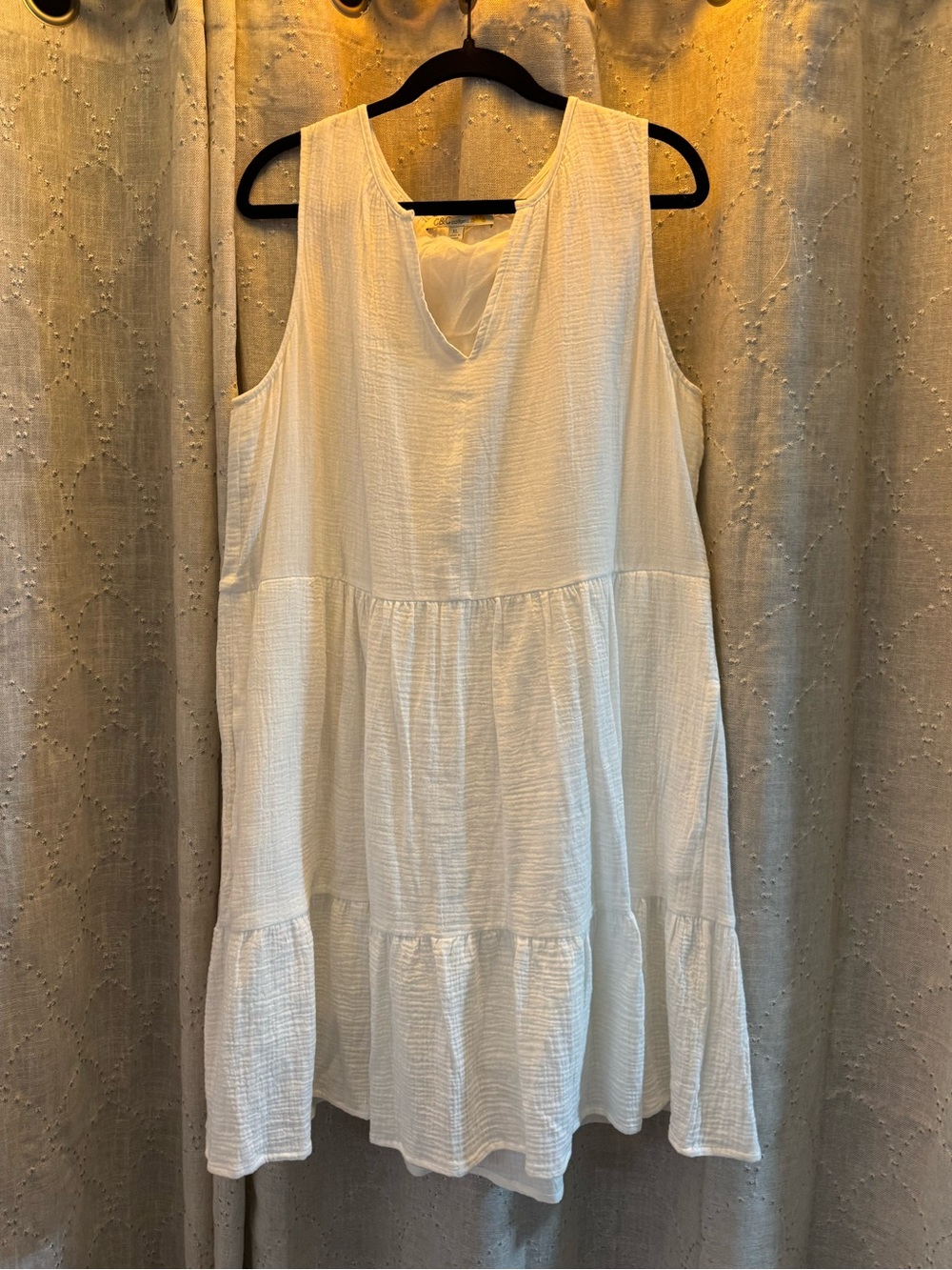 C&C California V-Neckline White Gauzy Cotton Tiered Maxi Dress• X-Large